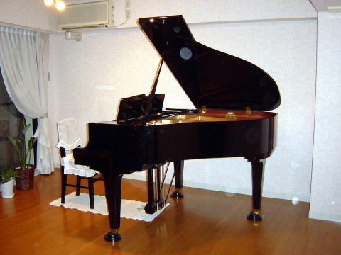 オーブが写ったピアノ