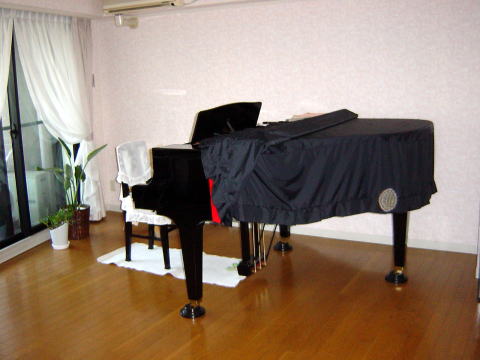 オーブ付きグランドピアノ