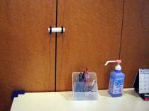 箪笥の取っ手に付いているメッセージ