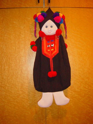 ミャンマーの人形赤