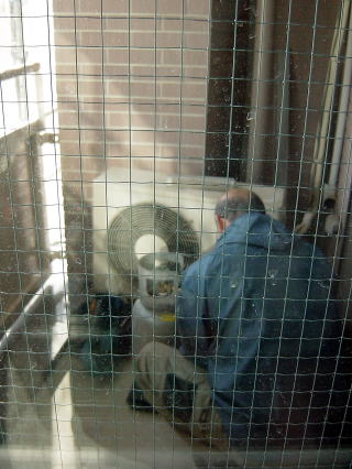 エアコンを直す業者さん