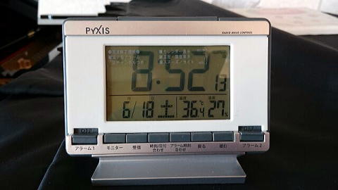 教室の温度計付きの時計