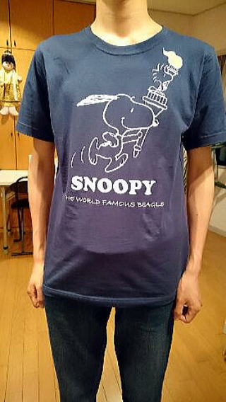 スヌーピーのTシャツと生徒