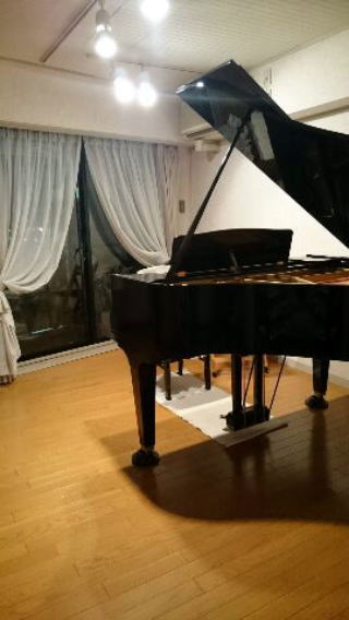 教室のピアノ