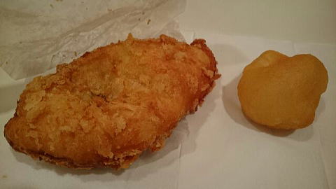 生徒からもらったカレーパンと揚げパン