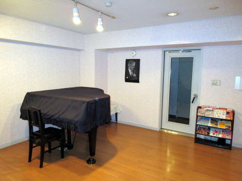 掃除が済んだオーブが飛ぶ教室