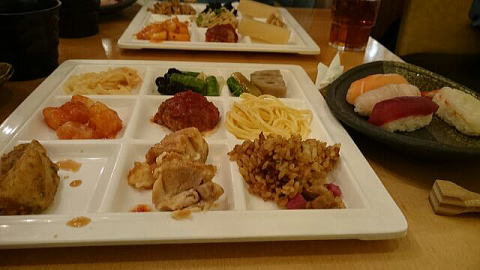 食べ放題。一皿目