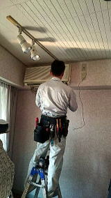 エアコンの修理開始