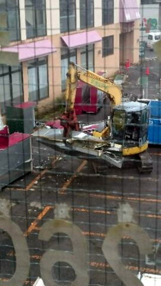 隣のスーパーマーケットの原状回復工事