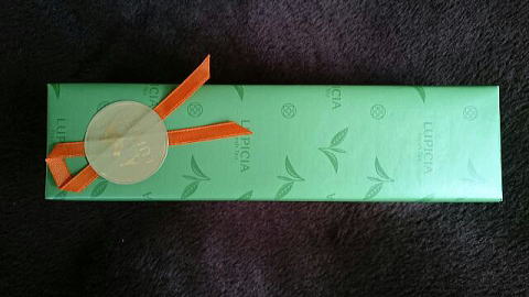 クリスマスプレゼントの烏龍茶