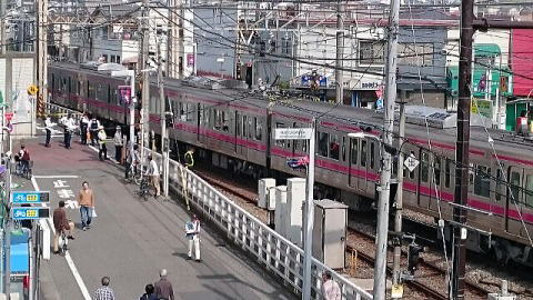 人身事故があった踏切と、京王線